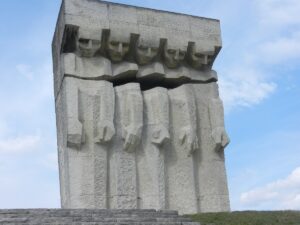 Pomnik-Ofiar-Faszyzmu-300x225 Pomnik Ofiar Faszyzmu